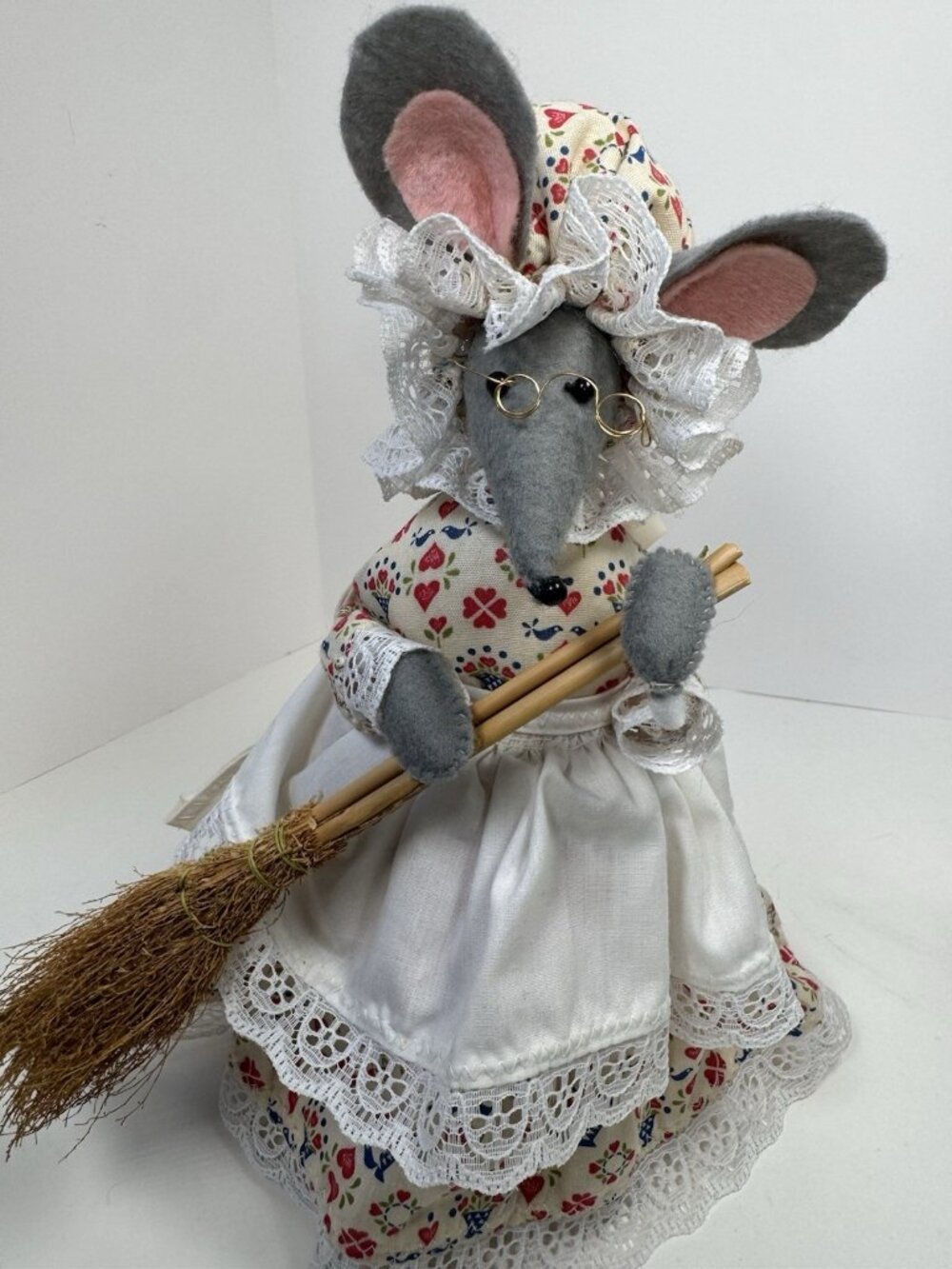 Vintage Felt Mouse Doll Apron Lace Trim Cottage Core Handmaid Broom 11”